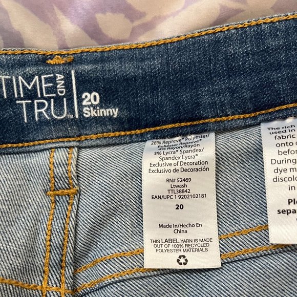 4 Pants/Jeans - Picture 2 of 10